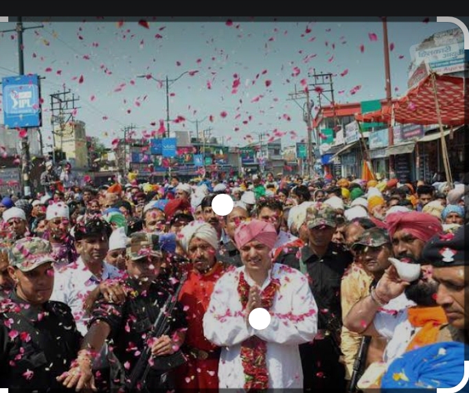 श्री दरबार साहिब के सज्जादानशीन श्रीमहंत देवेन्द्र दास जी महाराज ने दिए संगतों को दर्शन व आशीर्वाद श्री गुरु राम राय जी महाराज, श्रीमहंत देवेन्द्र दास जी महाराज के लगे जयकारे गुरुवार को होगी ऐतिहासिक नगर परिक्रमा, संगतों ने पूरी की तैयारी