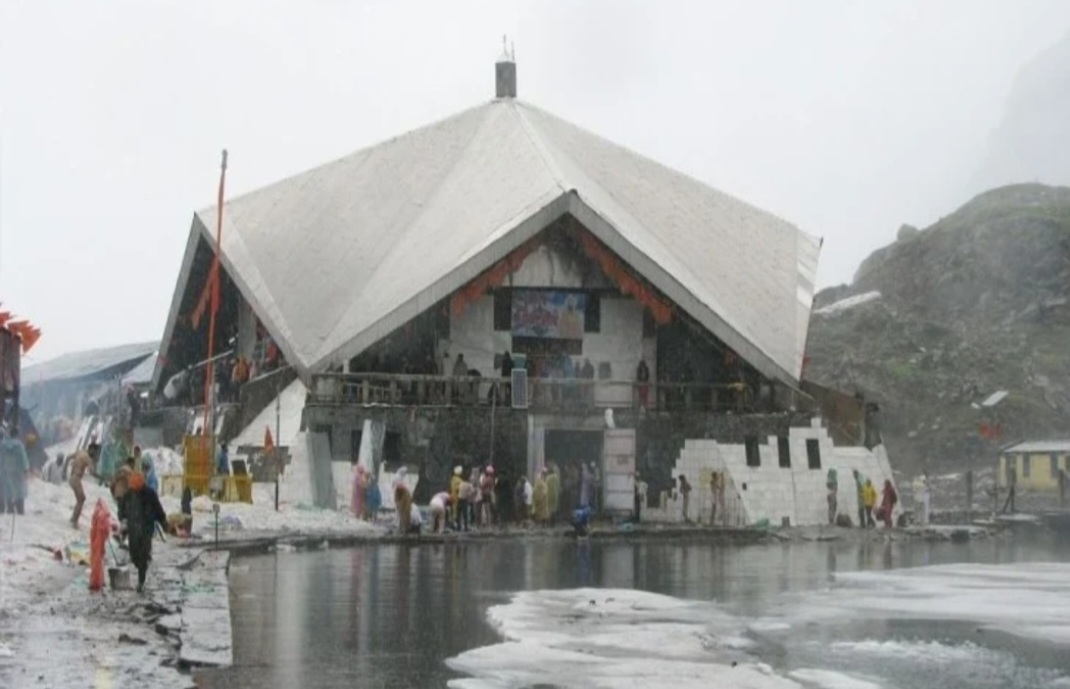 Hemkund Sahib: जो बोले सो निहाल…के जयकारों के साथ खुले कपाट