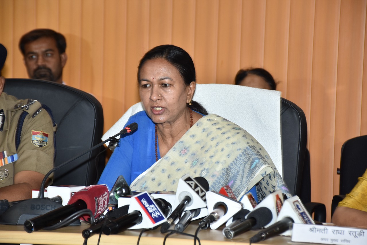 मुख्यसेवक मुख्यमंत्री पुष्कर सिंह धामी की फटकार के बाद अफसरों को आई चार धाम से संबंधित जानकारियों को जनता को बताने की याद , संयुक्त रूप से प्रेस कॉन्फ्रेंस कर बताया व्यवस्था का इंतज़ाम