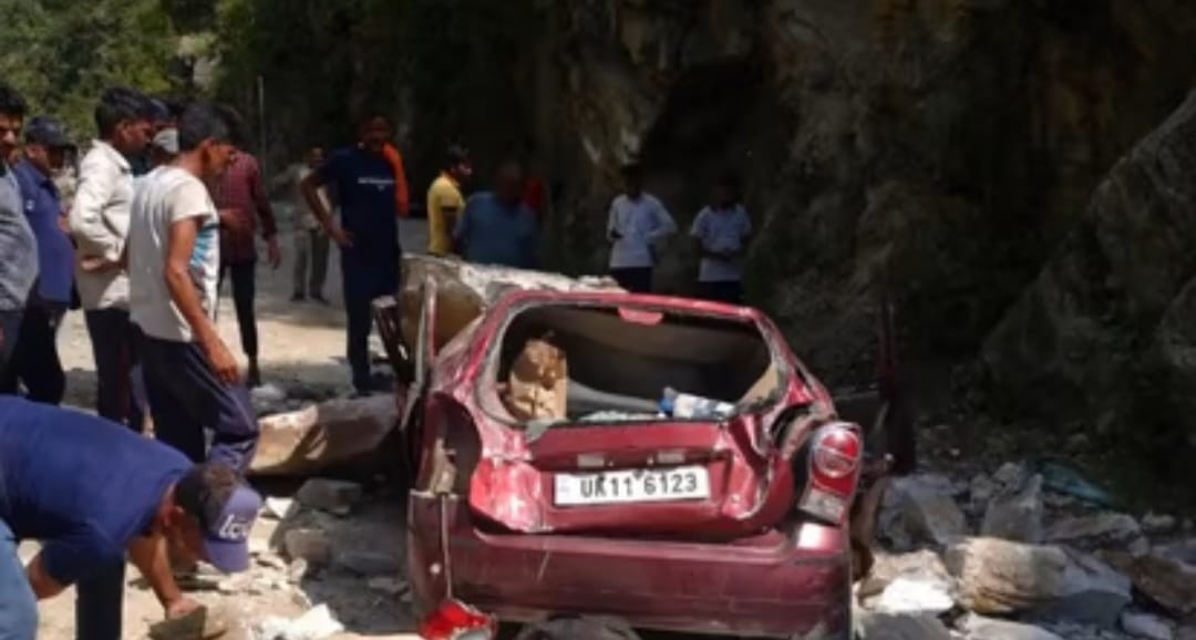 हादसों का रविवार : उत्तराखंड के पहाड़ों में कार के ऊपर चट्टान गिरने से दो लोगो की दर्दनाक मौत, तो लिनचोली के समीप कंडी से 200 मीटर गहरी खाई में गिरकर पांच वर्षीय बच्चे की दर्दनाक मौत की दुःखद ख़बर