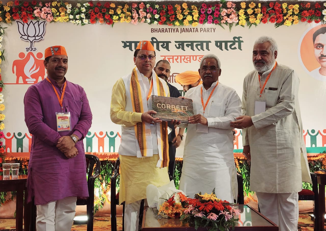 मुख्यमंत्री धामी ने कहा कि इस दौरान पूरे विश्व मे भारत की साख बढ़ी है। श्रीमती द्रोपदी मुर्मू जी को राष्ट्रपति बना कर भाजपा सरकार ने आदिवासी समाज को सम्मान देने का प्रयास किया है।