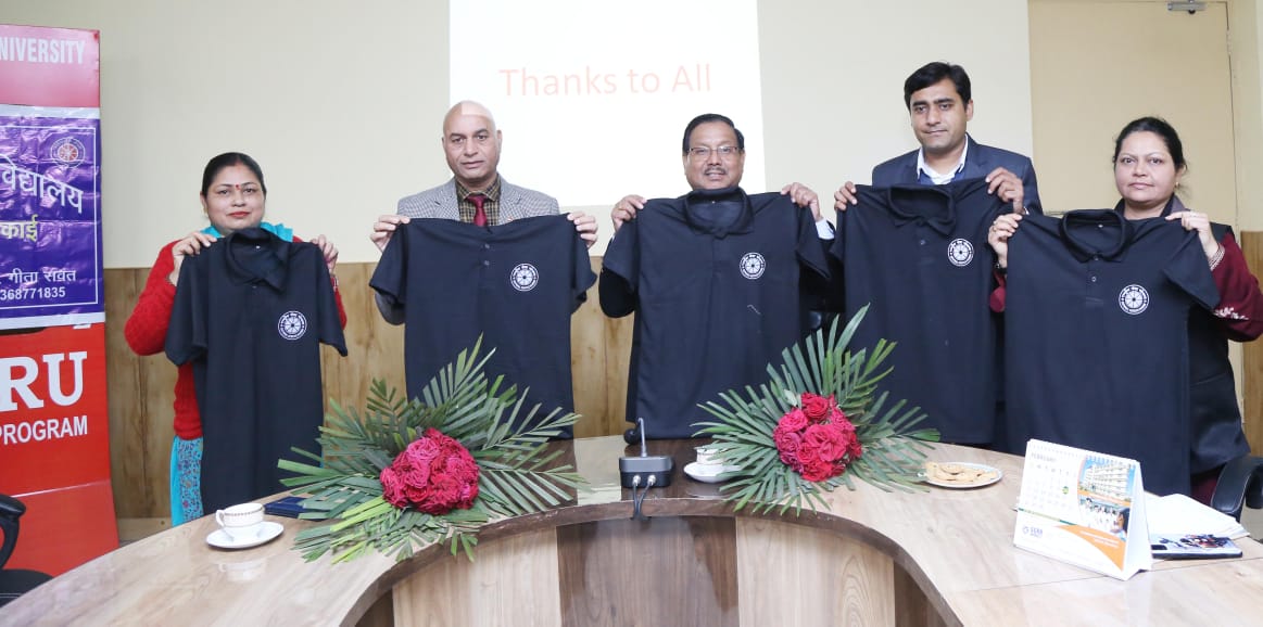 एसजीआरआर विश्वविद्यालय की एनएसएस ईकाई ने स्वंयसेवियों के लिए लाॅच की टी-शर्ट.. सेवा और कर्तव्य का संदेश फैलाकर जनजागरूकता की अलख जगाएंगे एनएसएस स्वयंसेवक