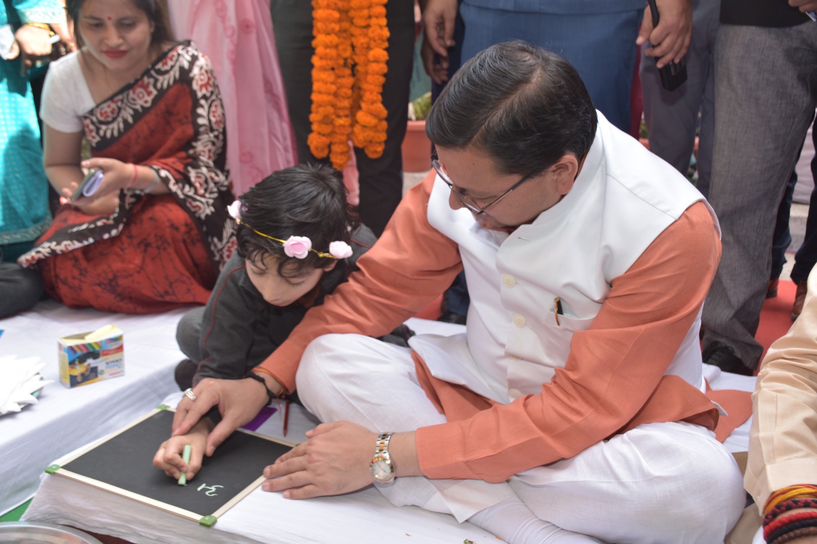 मुख्यमंत्री धामी ने कहा कि समय के साथ शिक्षा में इनोवेशन बहुत जरूरी है। ज्ञान और शिक्षा सिर्फ किताबी नहीं हो सकते हैं। शिक्षा का मकसद व्यक्ति के हर आयाम का सन्तुलित विकास करना है