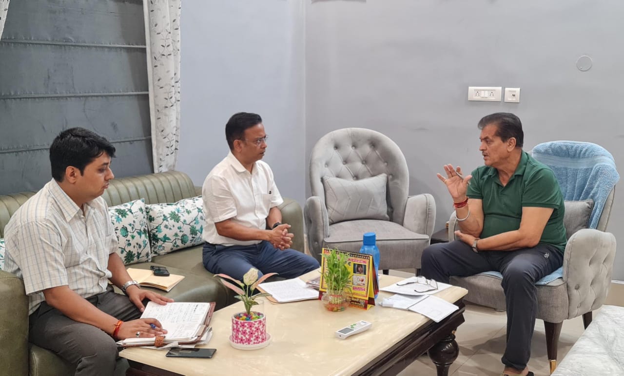 शहरी विकास मंत्री डॉ प्रेमचंद अग्रवाल ने विभागीय कार्यों की समीक्षा उच्चाधिकारियों के साथ कर दिए निर्देश