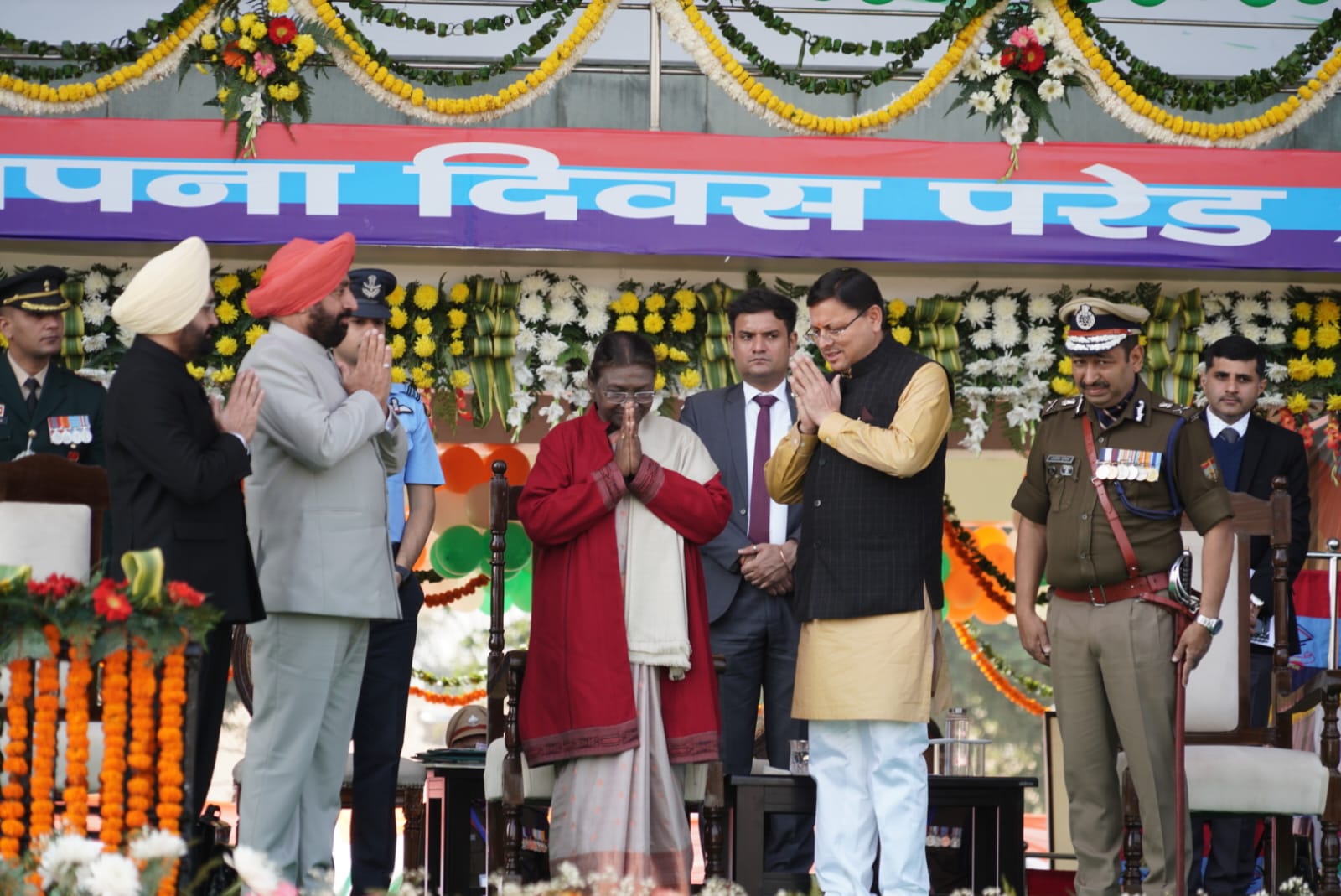 मुख्यमंत्री धामी ने कहा कि प्रधानमंत्री जी की प्रेरणा से मैं और मेरी सरकार उत्तराखंड को देश का श्रेष्ठ राज्य बनाने के लिए दिन रात कार्य कर रहे हैं