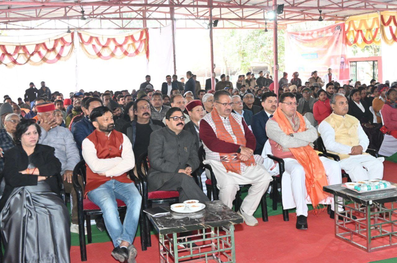 मुख्यमंत्री पुष्कर सिंह धामी और कैबिनेट मंत्री गणेश जोशी ने पार्टी कार्यकर्ताओं और क्षेत्रवासियों के साथ देहरादून दून विहार के बूथ संख्या 51 में प्रधानमंत्री नरेंद्र मोदी के मासिक रेडियो कार्यक्रम “मन की बात” के 109वें संस्करण को सुना और देखा