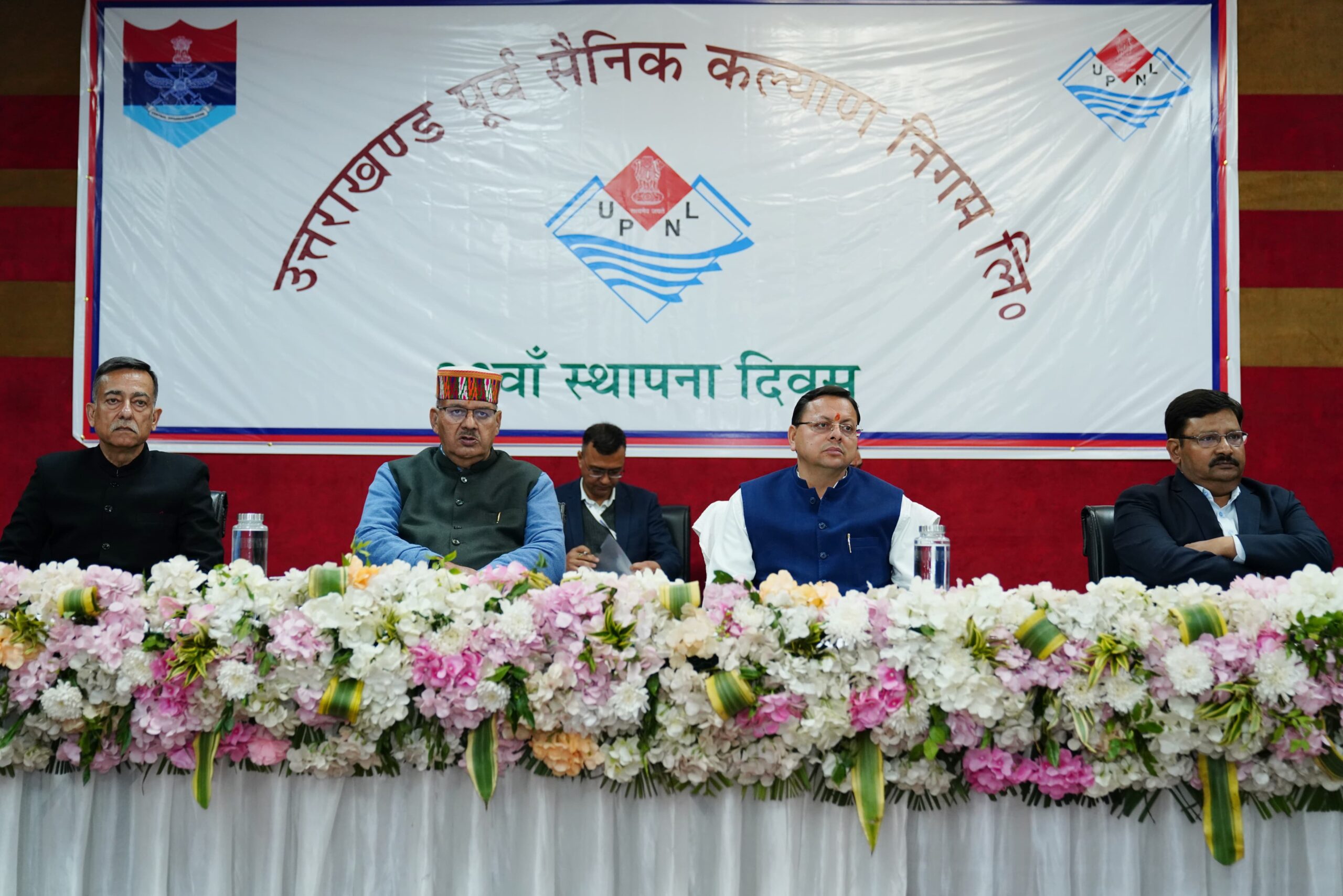 मुख्यमंत्री ने कहा कि वे स्वयं भी एक सैनिक के बेटे हैं। एक सैनिक परिवार में पले-बढ़े हैं