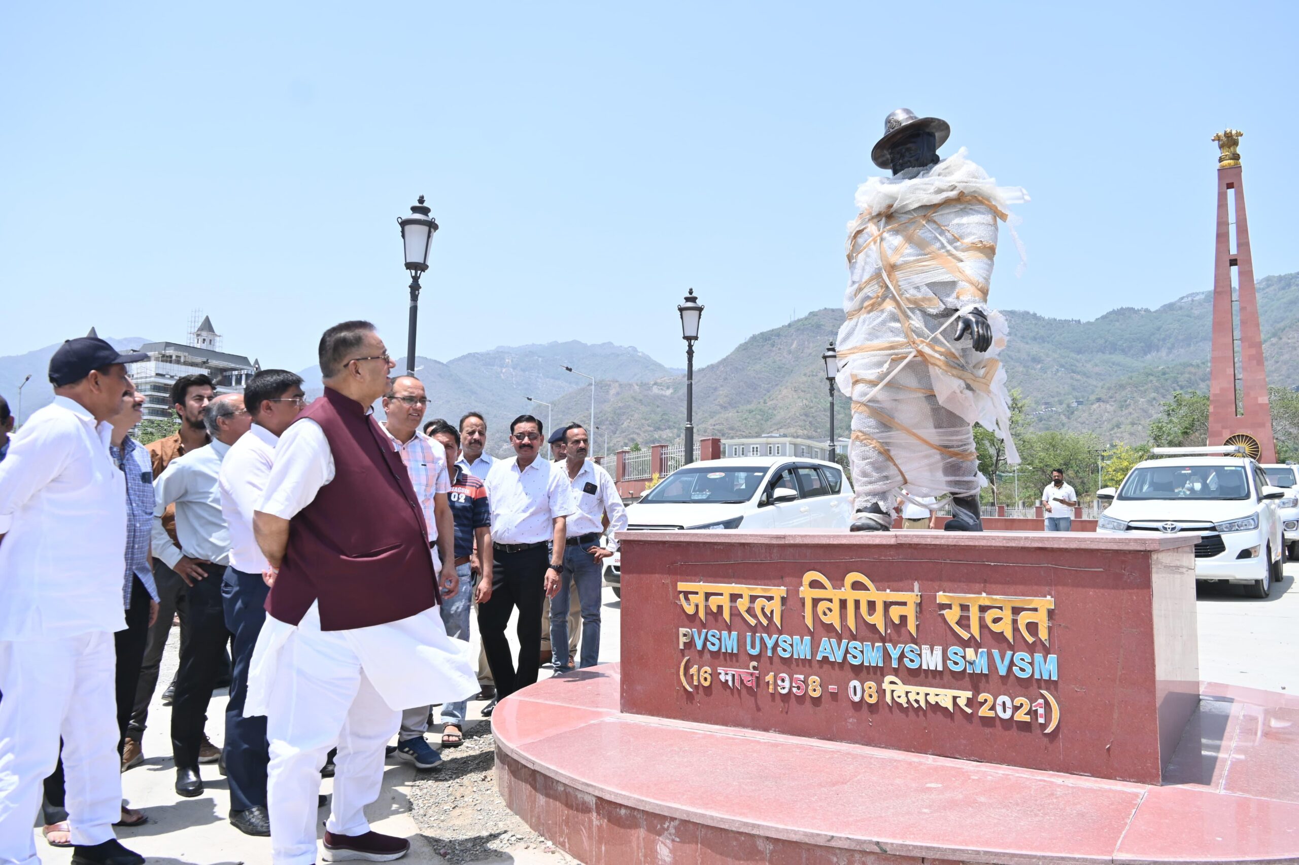 के प्रथम सीडीएस और उत्तराखण्ड का गौरव स्व. जनरल बिपिन रावत के नाम पर सैन्य धाम का मुख्य गेट बनाया जा रहा है.