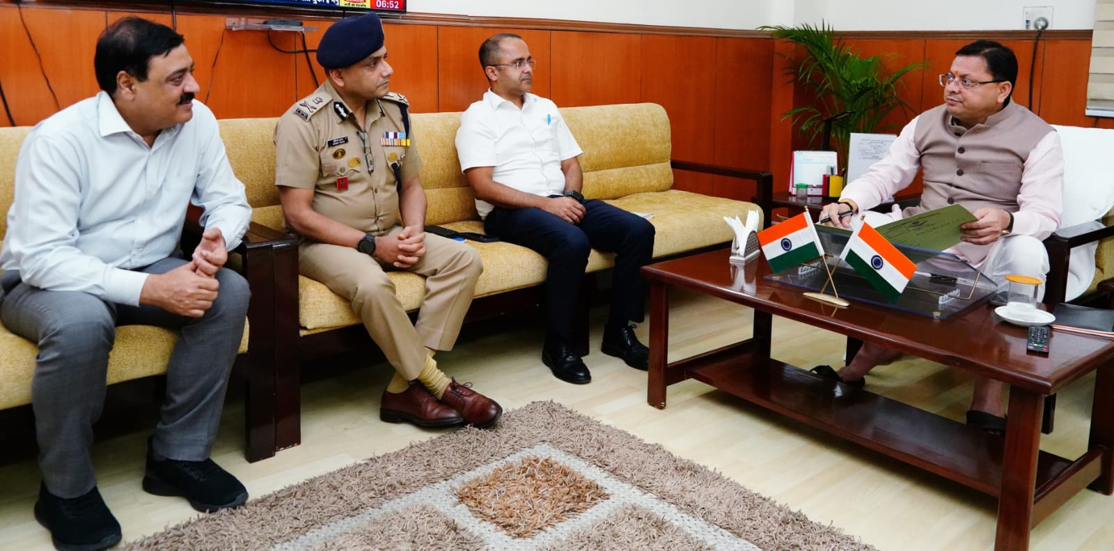 मुख्यमंत्री  पुष्कर सिंह धामी द्वारा प्रदेश में आपदाग्रस्त क्षेत्रों में राहत व बचाव कार्यों का निरन्तर अनुश्रवण किया जा रहा है