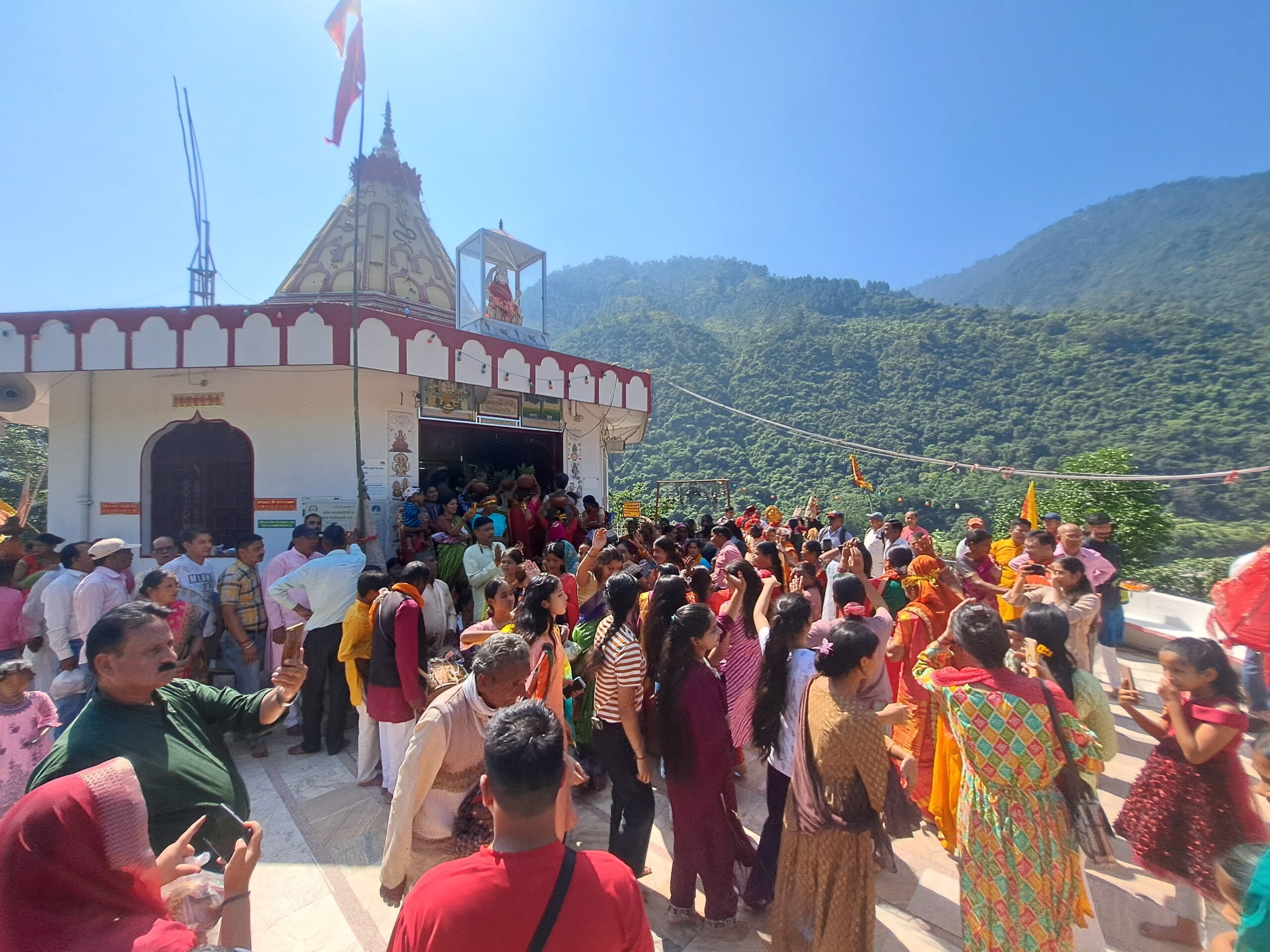 आदि शक्ति माॅ भुवनेश्वरी मंदिर सागुॅडा में आयोजित रामकथा में प्रमुख महेन्द्र सिंह राणा ने मुख्य यजमान के रुप में किया प्रतिभाग