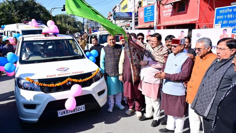 बाल-भिक्षावृत्ति निवारण के लिए 3 रेस्क्यू एवं पुनर्वास वाहनों का सीएम ने किया फ्लैग ऑफ