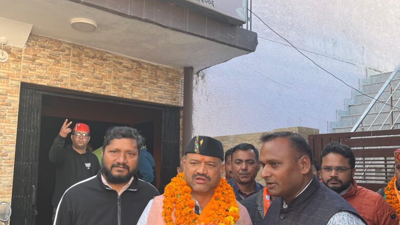 विद्यार्थी परिषद से अपनी राजनीतिक जीवन की शुरुआत करने वाले  और पूर्व छात्रसंघ अध्यक्ष भाजपा के महापौर प्रत्याशी  सौरभ थपलियाल करणपुर स्थित एबीवीपी कार्यालय पहुंचे