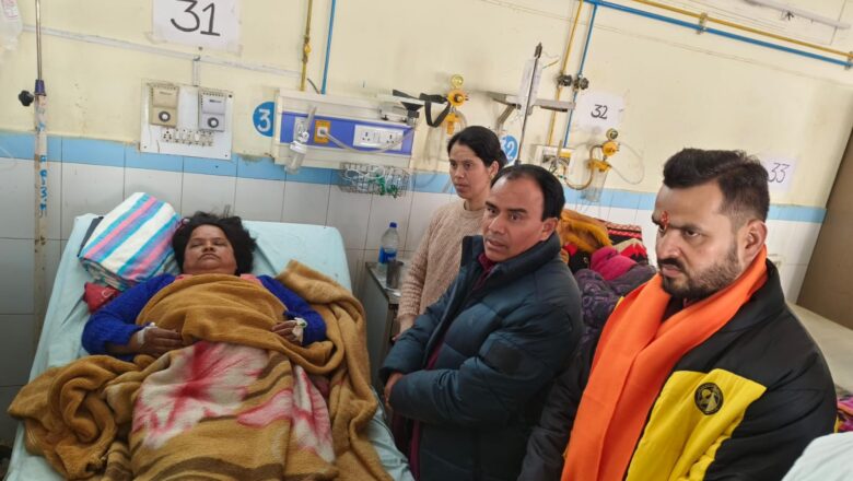 अस्पताल में भर्ती घायलों के समुचित उपचार के चिकित्सकों को दिये निर्देश