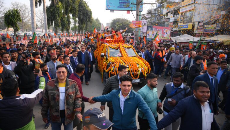 धामी, विकास के रोड शो से भाजपामय हुआ रूद्रपुर का माहौल