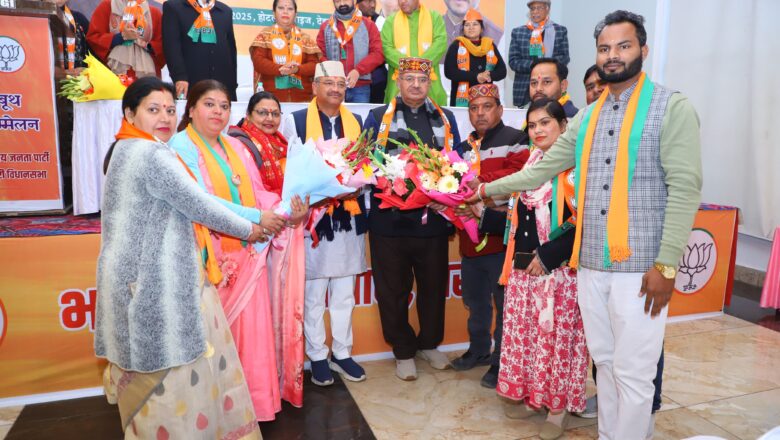 कैबिनेट मंत्री गणेश जोशी ने आज देहरादून एक निजी होटल में मसूरी विधानसभा क्षेत्र के कार्यकर्ता सम्मेलन में प्रतिभाग किया