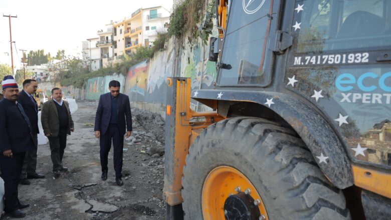 देहरादून डीएम की सक्रियता से रफ्तार पकड़ रहे हैं विकास कार्य, वर्षो से लम्बित भूमि विवाद सुलझाकर शुभारम्भ कराया एनएच का निर्माण कार्य