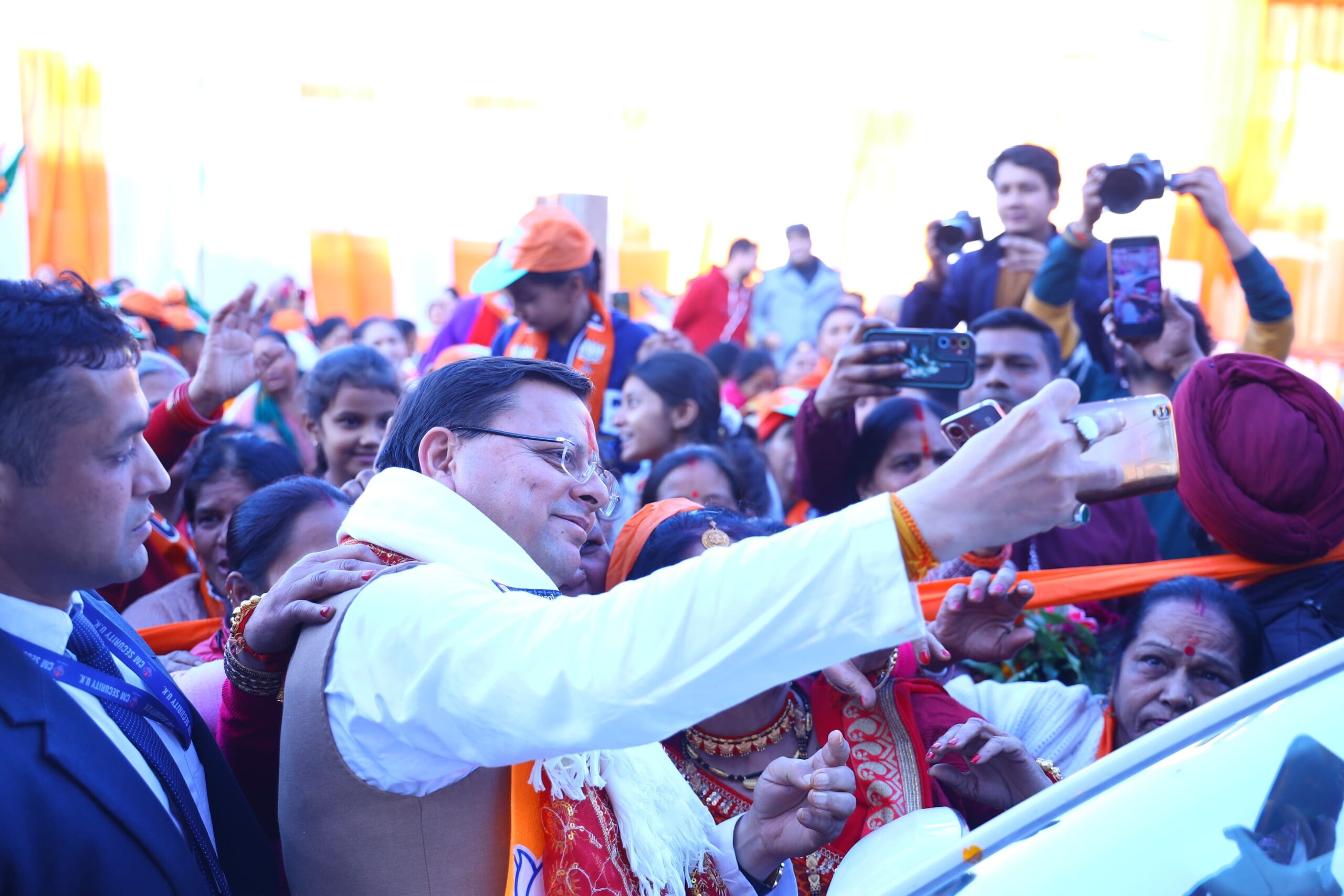 मुख्यमंत्री धामी ने कहा कि भाजपा ने हमेशा प्रदेश के विकास को प्राथमिकता दी है। प्रदेश में युवाओं, मातृशक्ति, बुजुर्गों और किसानों के लिए कई कल्याणकारी योजनाएं चलाई जा रही हैं, जबकि कांग्रेस ने विकास के नाम पर सिर्फ भ्रष्टाचार किया है