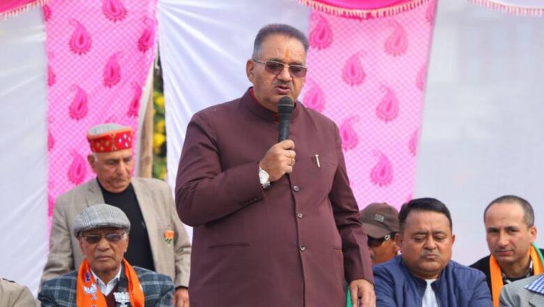 प्रचार के अंतिम दिन विभिन्न स्थानों पर जनसभाओं को संबोधित कर भाजपा के पक्ष में मतदान की अपील  कैबिनेट मंत्री गणेश जोशी ने की