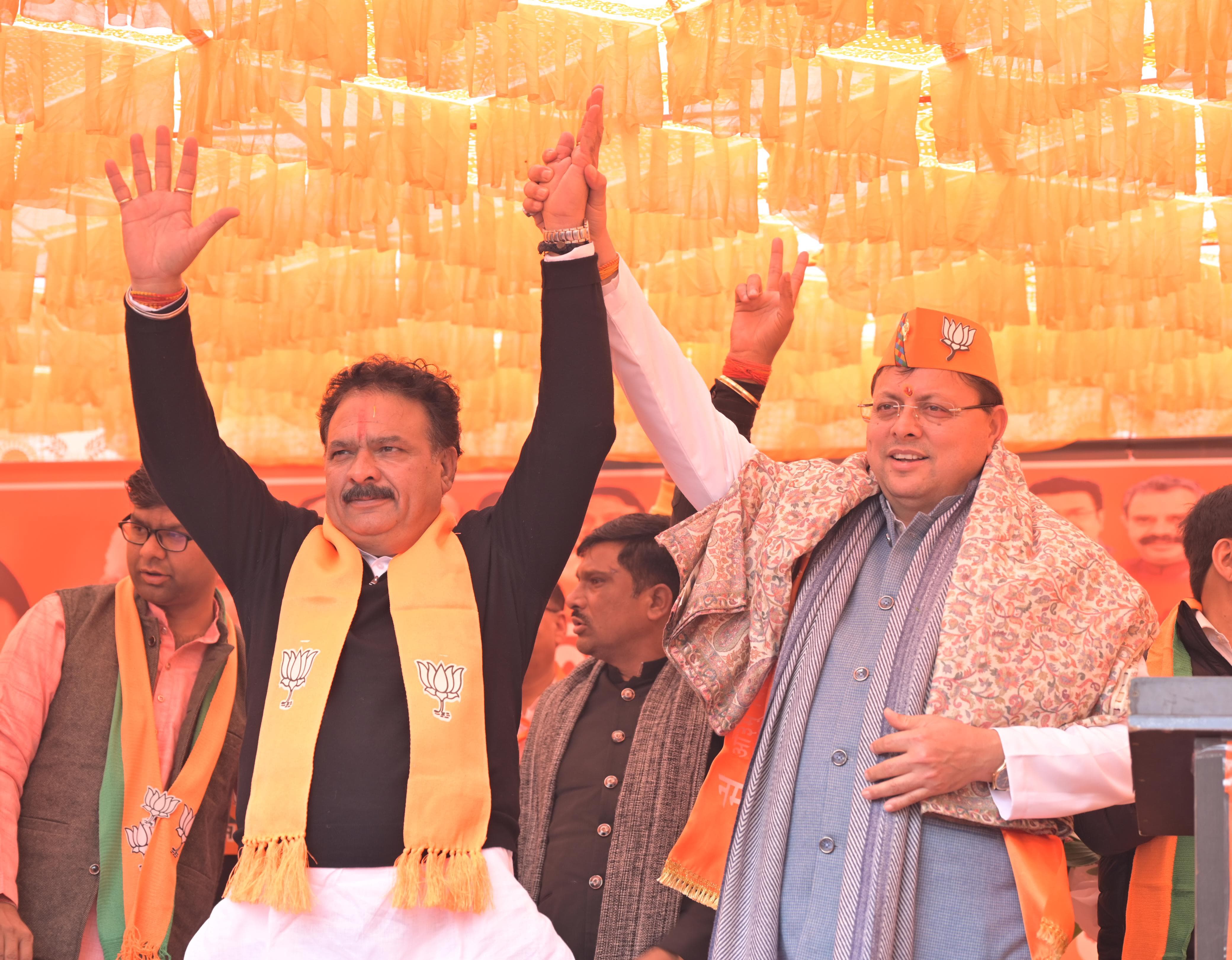 मुख्यमंत्री धामी ने कहा कि दिल्ली में आम आदमी पार्टी और कांग्रेस तुष्टिकरण और राष्ट्रविरोधी एजेंडे को आगे बढ़ाने का काम कर रही है