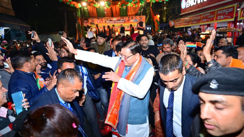 मुख्यमंत्री ने आम आदमी पार्टी पर भ्रष्टाचार के गंभीर आरोप लगाते हुए कहा कि AAP के कई नेता भ्रष्टाचार के आरोपों में जेल में हैं।