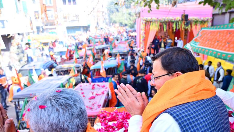 मुख्यमंत्री धामी ने दिल्ली विधानसभा चुनाव प्रचार के दौरान क़रोलबाग विधानसभा से भाजपा प्रत्याशी दुष्यंत गौतम  के पक्ष में आयोजित रोड शो  भाग लिया