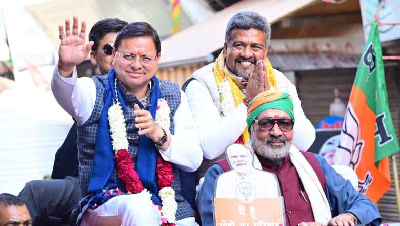 मुख्यमंत्री धामी ने अपने संबोधन में प्रधानमंत्री  मोदी के नेतृत्व में भाजपा की डबल इंजन सरकार के ऐतिहासिक कार्यों को उजागर करते हुए आम आदमी पार्टी की सरकार को कई मोर्चों पर घेरा