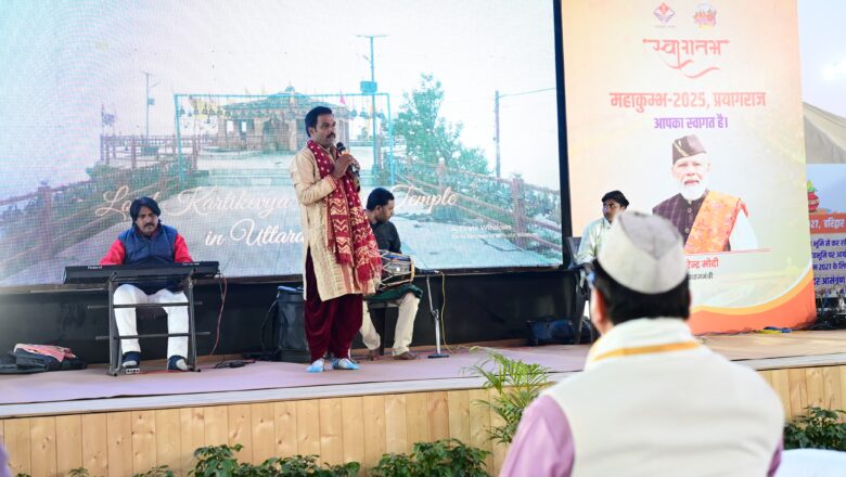 मुख्यमंत्री ने मंडपम के अंदर चारधाम – यमुनोत्री, गंगोत्री, केदारनाथ एवं बद्रीनाथ जी की दिव्य एवं भव्य प्रतिकृतियों का अवलोकन किया