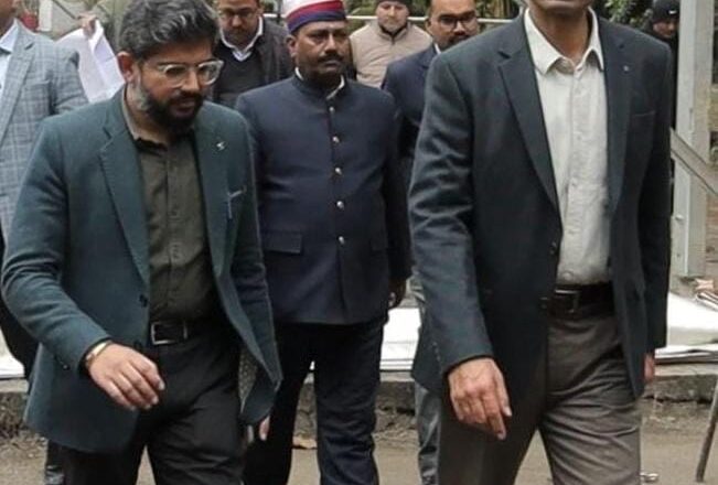 स्वास्थ्य जांच से लेकर आयुष्मान कार्ड तक, आधार कार्ड से लेकर दिव्यांग प्रमाण पत्र तक, पैंशन से लेकर, स्थायी निवास, किसान क्रेडिट कार्ड से लेकर श्रमिक पंजीकरण कार्ड और रोजगारपरक प्रशिक्षण तक सब एक ही स्थान पर।