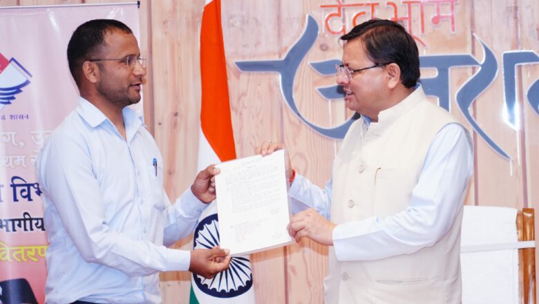 मुख्यमंत्री ने आशा व्यक्त की कि वाहनों की फिटनेस जाँच, मोटर वाहन अधिनियम और नियमों के पालन कराने और सड़क सुरक्षा से संबंधित कार्यों में सम्भागीय निरीक्षक महत्वपूर्ण भूमिका निभायेंगे      