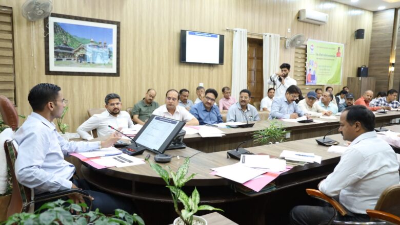 नालापानी निवासी महिला कौशर ने स्वरोजगार हेतु आर्थिक मदद चाहने पर जिलाधिकारी ने महाप्रबंधक उद्योग को सिलाई बुनाई हेतु महिला को प्रशिक्षण प्रदान कराते हुए स्वरोजगार से जोड़ने के निर्देश दिए।