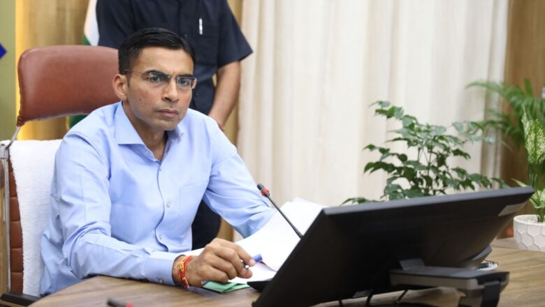 आशाओं के संक्रमित होने पर उनके प्राथमिकता से उपचार की जिम्मेदारी स्वास्थ्य विभाग की : डीएम   