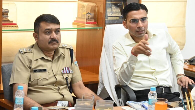 मैन, मटिरियल, मशीनरी, है सब आपके निवर्तन पर, जनमन को किसी भी सेवा बाधित रखना गवारा नही   