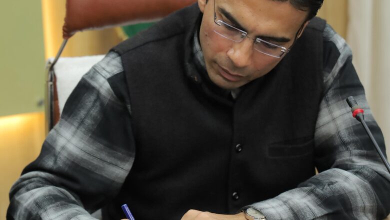 वाटरग्रेस व इकोन की व्यवस्थाओं से व्यथित थे जनमानस : डीएम    