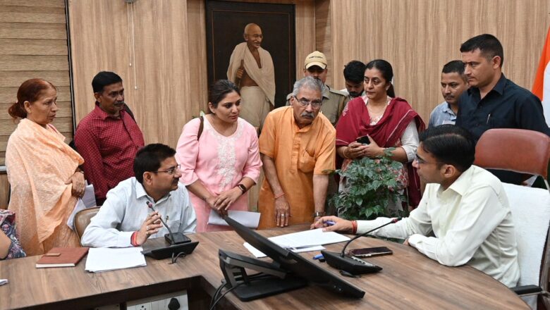 जर्जर स्कूल भवन की शिकायत पर डीएम नाराज, सीईओ से एक दिवस भीतर कृत कार्यवाही की तलब की रिपोर्ट      