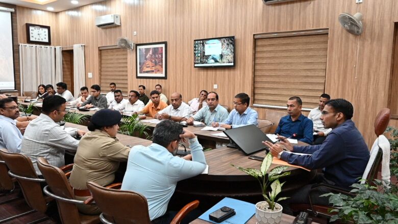 डीएम ने सीएमओ को निर्देश दिए कि प्रत्येक मृत्यु हेतु मृत्यु के कारण का चिकित्सीय प्रमाणीकरण (एमसीसीडी) योजना के अर्न्तगत निर्धारित प्रारूप भरे जाने हेतु सभी सरकारी एवं निजी अस्पताल को उनकी ओर से दिशा-निर्देश जारी करें      