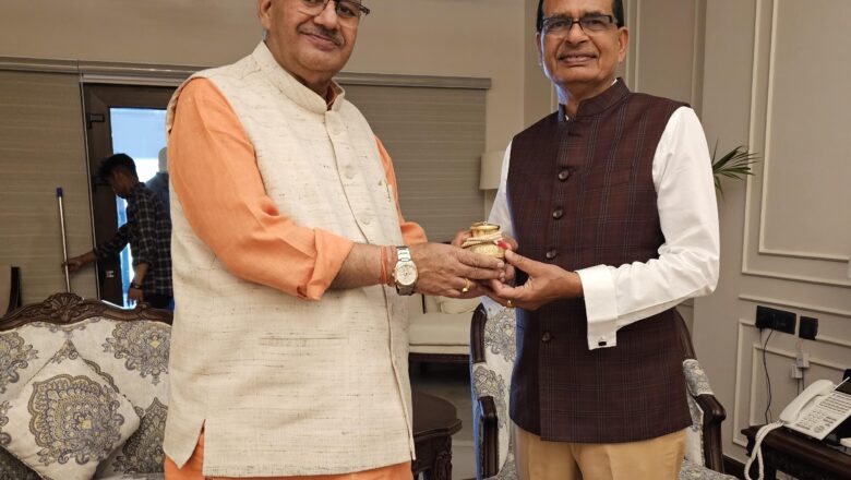 मंत्री जोशी की केंद्रीय कृषि मंत्री से मुलाकात, जंगली जानवरों से फसलों की सुरक्षा के लिए मांग की   