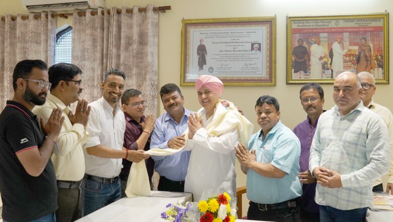 शिक्षा, स्वास्थ्य एवम् सामाजिक कार्यों में उल्लेखनीय योगदान के लिए उत्तरांचल प्रेस क्लब ने श्रीमहंत देवेन्द्र दास जी महाराज जी को किया सम्मानित      