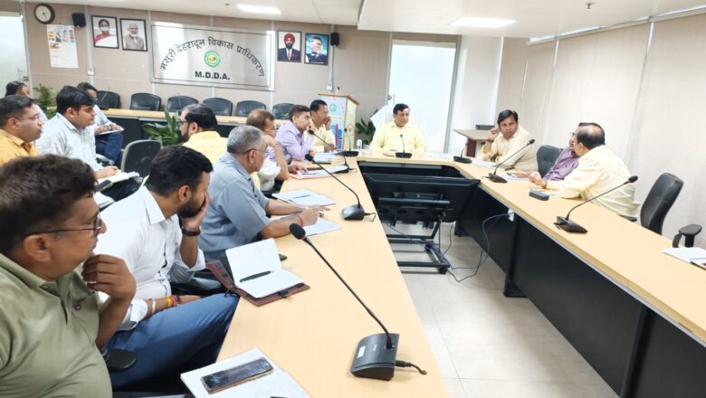 इंदिरा मार्केट के आगे की दुकानों को स्थानांतरित करने हेतु प्रस्ताव तैयार करने के निर्देश उपाध्यक्ष ने दिए      