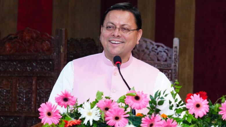 मुख्यमंत्री ने कहा कि हमारी सरकार ने सख्त दंगा विरोधी कानून लागू करने के साथ, भूमि अतिक्रमण के खिलाफ कड़ी कार्यवाही व यूसीसी जैसा साहसिक कदम उठाये लेकिन सरकार के इन साहसिक प्रयासों के प्रभावी क्रियान्वयन हेतु व्यापक जनसहयोग की अपेक्षा है   