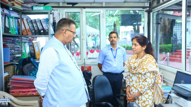 मंत्री ने कहा कि उपनल की भूमिका पूर्व सैनिकों के पुनर्वास में महत्वपूर्ण है और इस संस्था को पूरी संवेदनशीलता और पारदर्शिता के साथ कार्य करना चाहिए   