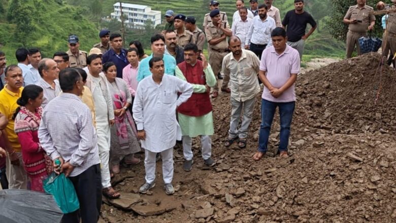 सांसद बलूनी ने जिला प्रशासन को आपदा से प्रभावित लोगों को त्वरित राहत प्रदान करने एवं पेयजल, विद्युत, सड़क और संचार जैसी मूलभूत सेवाओं को शीघ्र बहाल करने के निर्देश दिए हैं।   