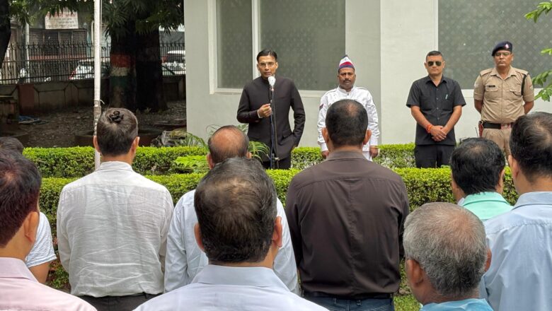 डीएम बोले— स्वतंत्रता संग्राम सेनानियों के बलिदान को याद कर हमें आजादी का महत्व समझना चाहिए      