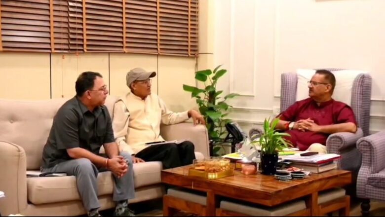 मंत्री गणेश जोशी ने सेब की अति सघन बागवानी को बढ़ावा देने और दुर्गम क्षेत्रों में कृषकों के उत्पादों को सड़क मार्ग तक पहुंचाने के लिए रोपवे निर्माण कार्य शीघ्र शुरू करने के निर्देश दिए।   