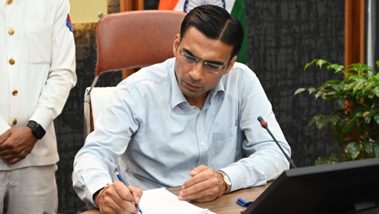 ग्राम कंडोगल में नई पाइपलाइन कनेक्शन की मांग पर जिलाधिकारी सविन बंसल ने पेयजल निगम को तीन दिन में रिपोर्ट देने के आदेश दिए।      