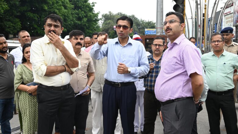 डीएम सविन बंसल ने कहा कि स्वयं सहायता समूहों के माध्यम से संचालित हिलांस कैंटीन से कई लोगों को स्वरोजगार मिला है।   