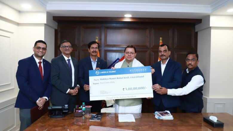 मुख्यमंत्री धामी ने एल.एंड.टी. के इस सराहनीय सहयोग के लिए कंपनी के प्रतिनिधियों का आभार व्यक्त करते हुए कहा कि संकट की घड़ी में कॉर्पोरेट सेक्टर का यह योगदान राज्य सरकार के लिए बड़ी सहायता साबित होगा   