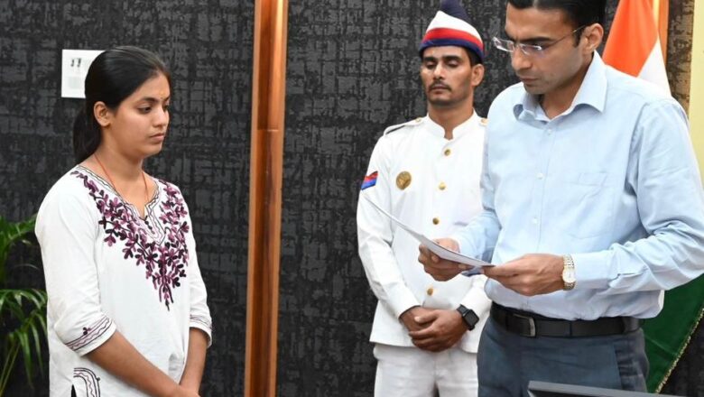 नेता आएंगे- जाएंगे, पर ऐसे DM याद रखे जाएंगे!   