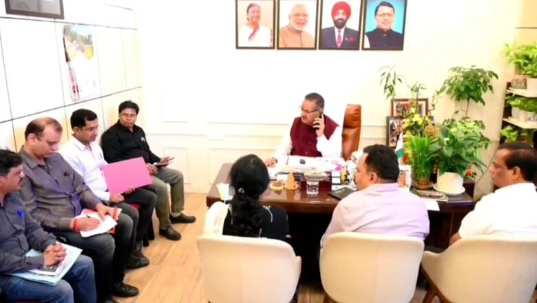 हाथीबड़कला कैंप कार्यालय में मंत्री जोशी ने विकास कार्यों की समीक्षा की      