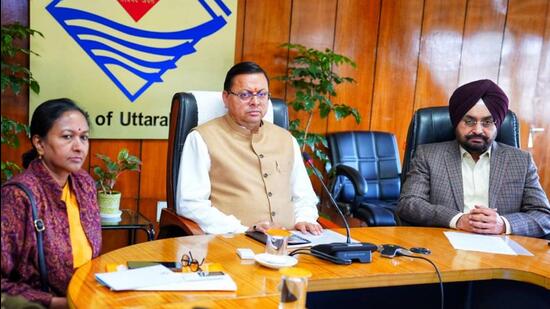 मुख्यमंत्री ने राज्य में पर्यटन को बढ़ावा देने और अधिक से अधिक पर्यटकों को आकर्षित करने के उद्देश्य से कुमाऊँ मंडल विकास निगम (केएमवीएन) तथा गढ़वाल मंडल विकास निगम (जीएमवीएन) को निर्देश दिए हैं कि वे आगामी शीतकालीन यात्रा सीज़न के लिए विशेष छूट पैकेज तैयार कर उन्हें लागू करें।