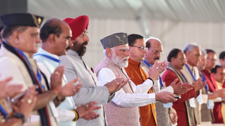 प्रधानमंत्री मोदी ने कहा कि उत्तराखंड के स्थानीय उत्पाद वोकल फॉर लोकल मुहिम से जुड़ रहे हैं। राज्य के 15 कृषि उत्पादों को जीआई टैग मिला है। बेडू फल और ब्रदी घी को हाल के दिनों में जीआई टैग मिलना गौरव की बात है:मोदी